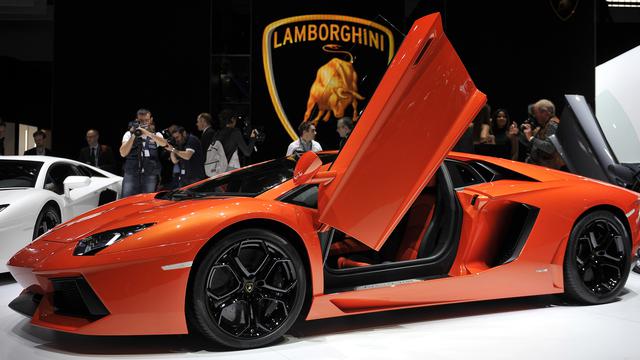 Cuci Ban Lamborghini Pakai Sampanye Mahal, Putra Miliarder Ini Tuai Kontroversi